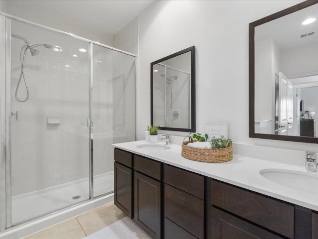 Guest Bathroom-Full