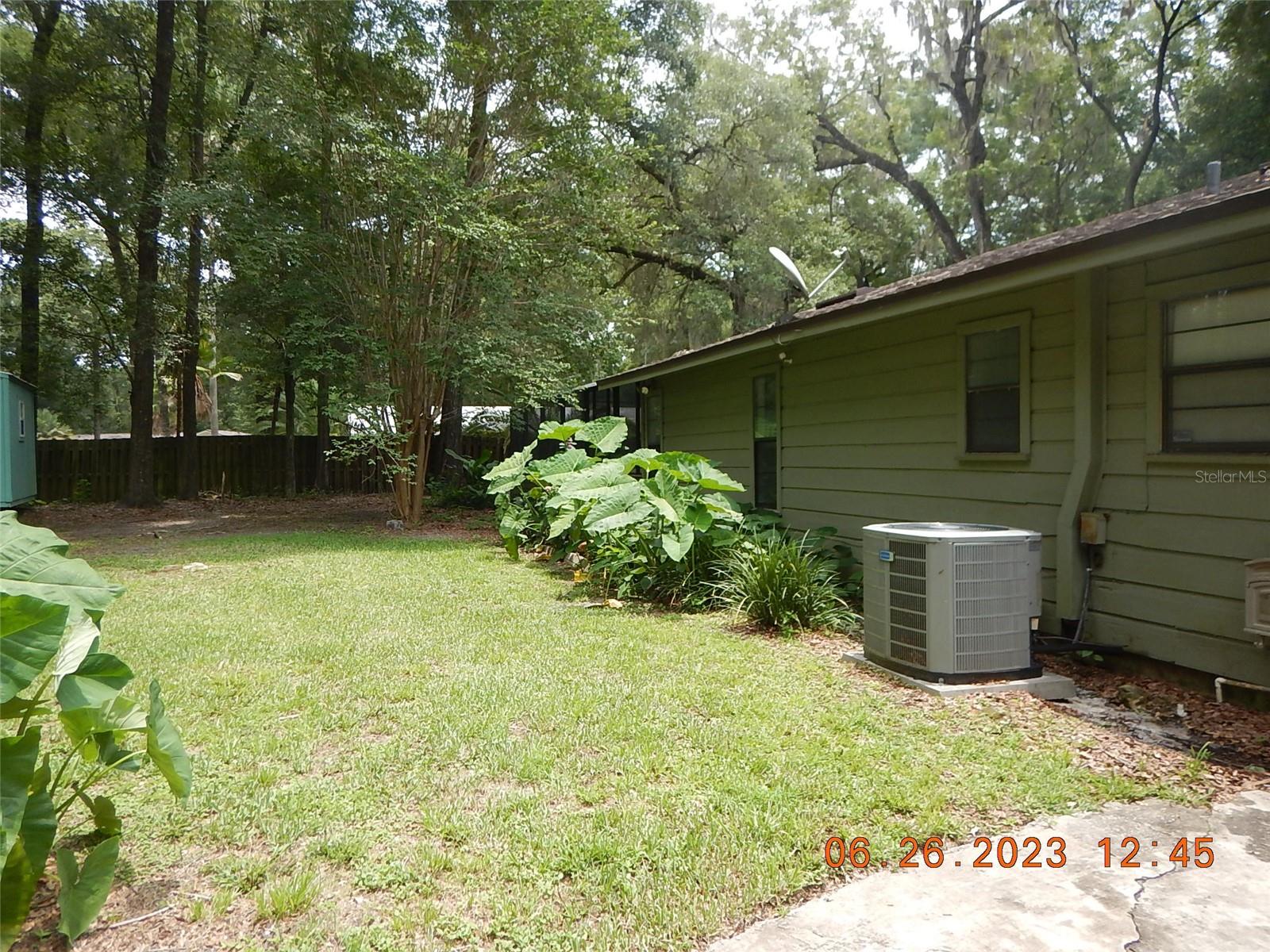 Lots of side yard space