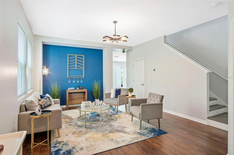 Formal Living Room or Dedicated Dinning Room