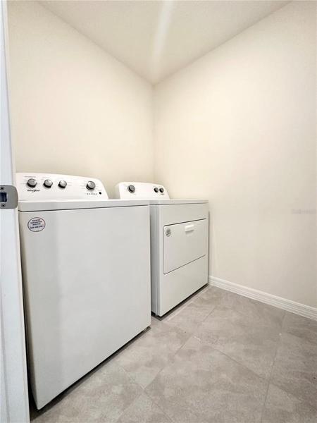 Washer/Dryer included
