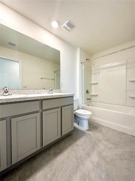 Full Bathroom 2