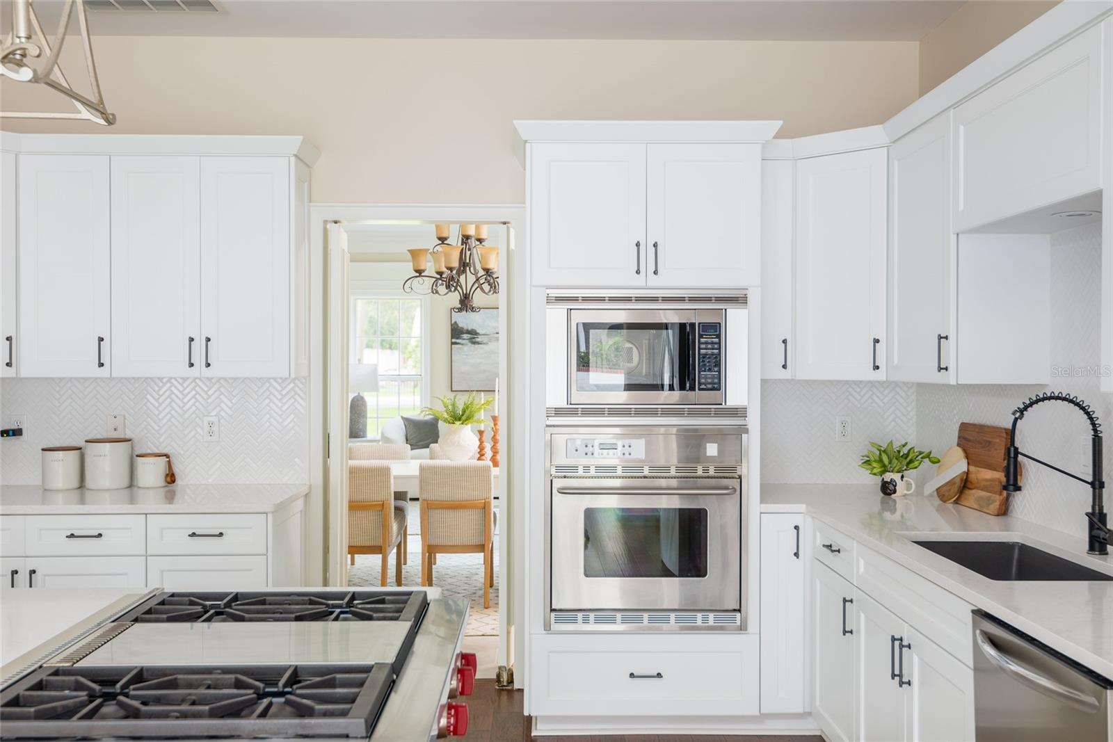 Wolf Gas range with downdraft
