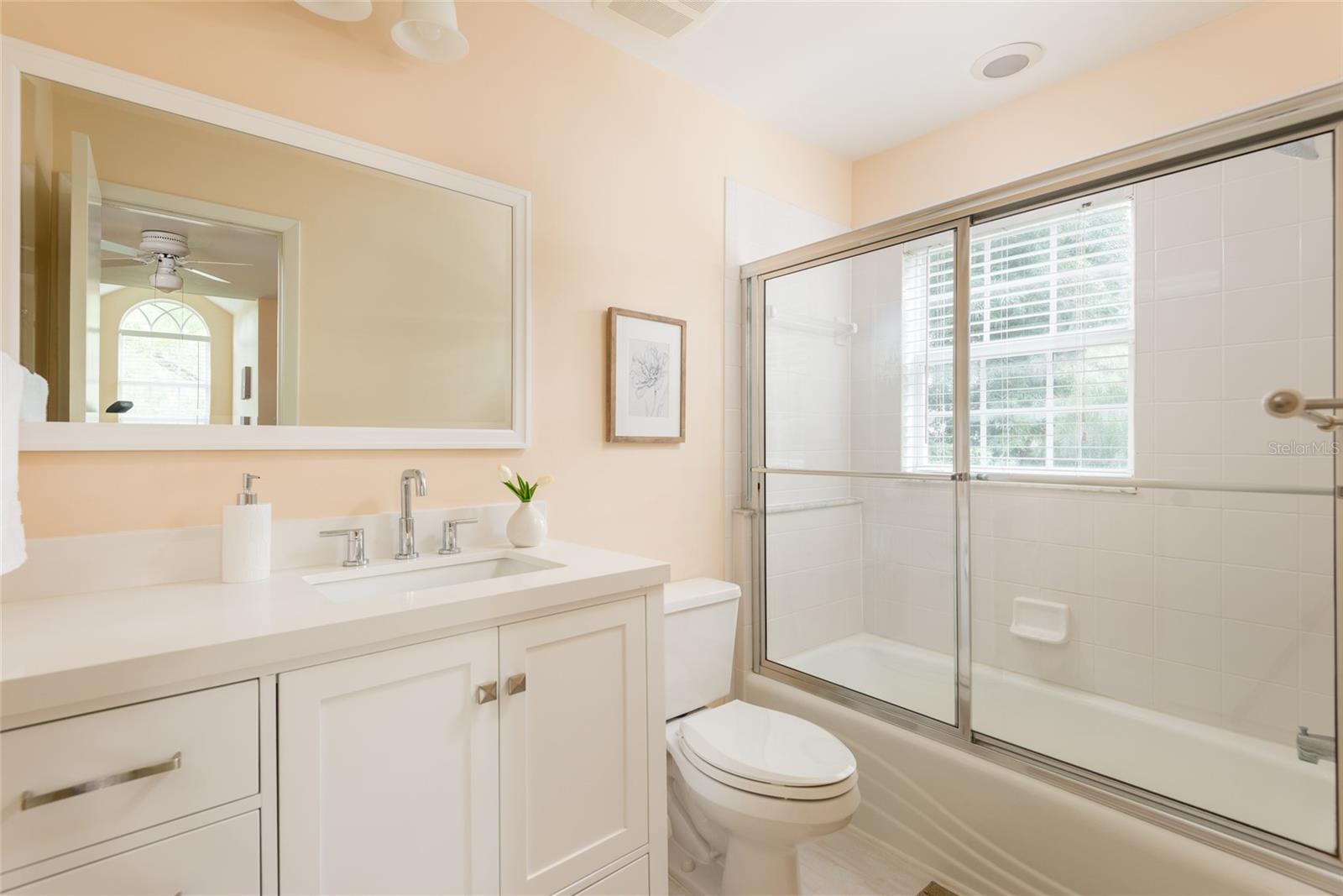 Full bath in bedroom #4