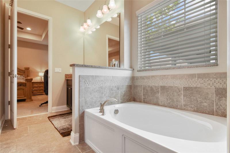 PRIMARY EN-SUITE BATH.