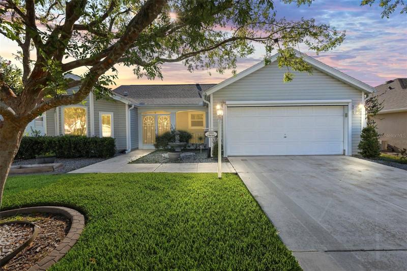 3/2 Santo Domingo w/2 Car Garage