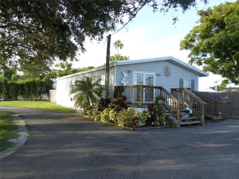 FRONT & ENTRY DECK & RAMP