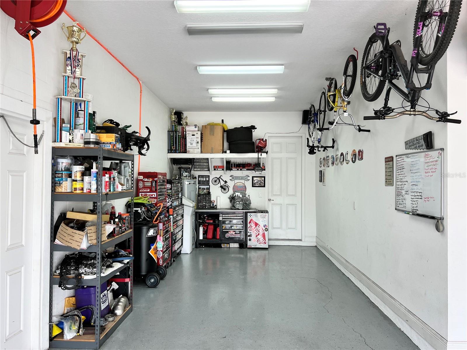 The tandem section is ideal for your hobbies or indoor boat storage.