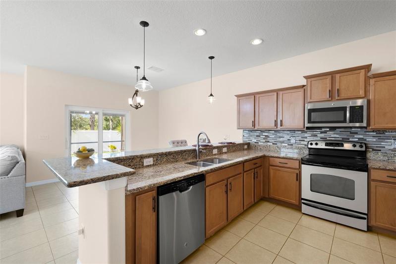 Stainless Appliances with Double Oven! Backsplash was perfectly selected to draw your eyes to this beautiful kitchen