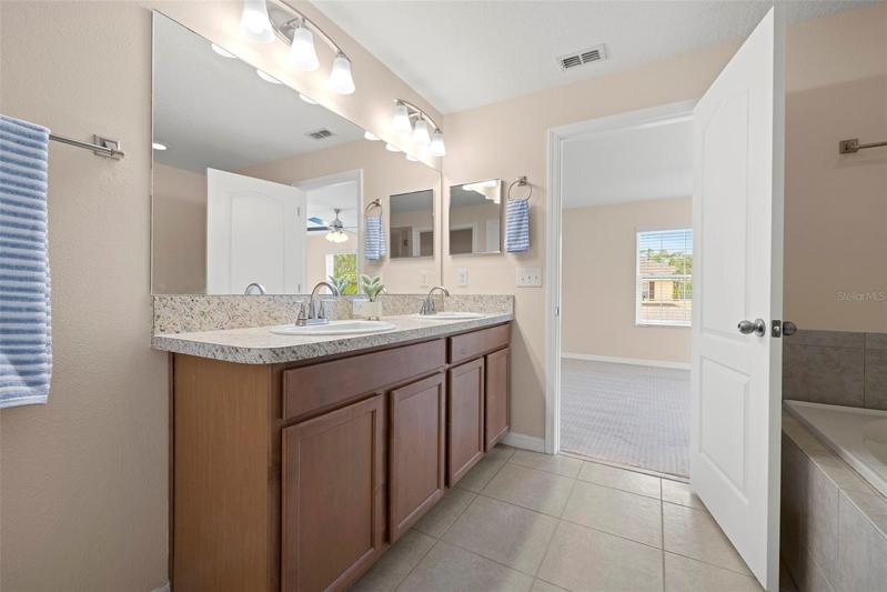 Master Bath En Suite