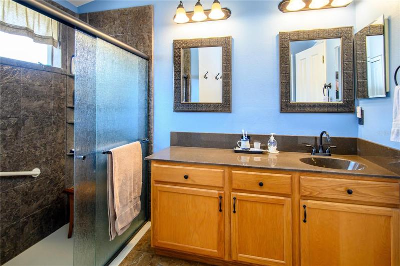 BATHROOM 1 - MASTER SUITE