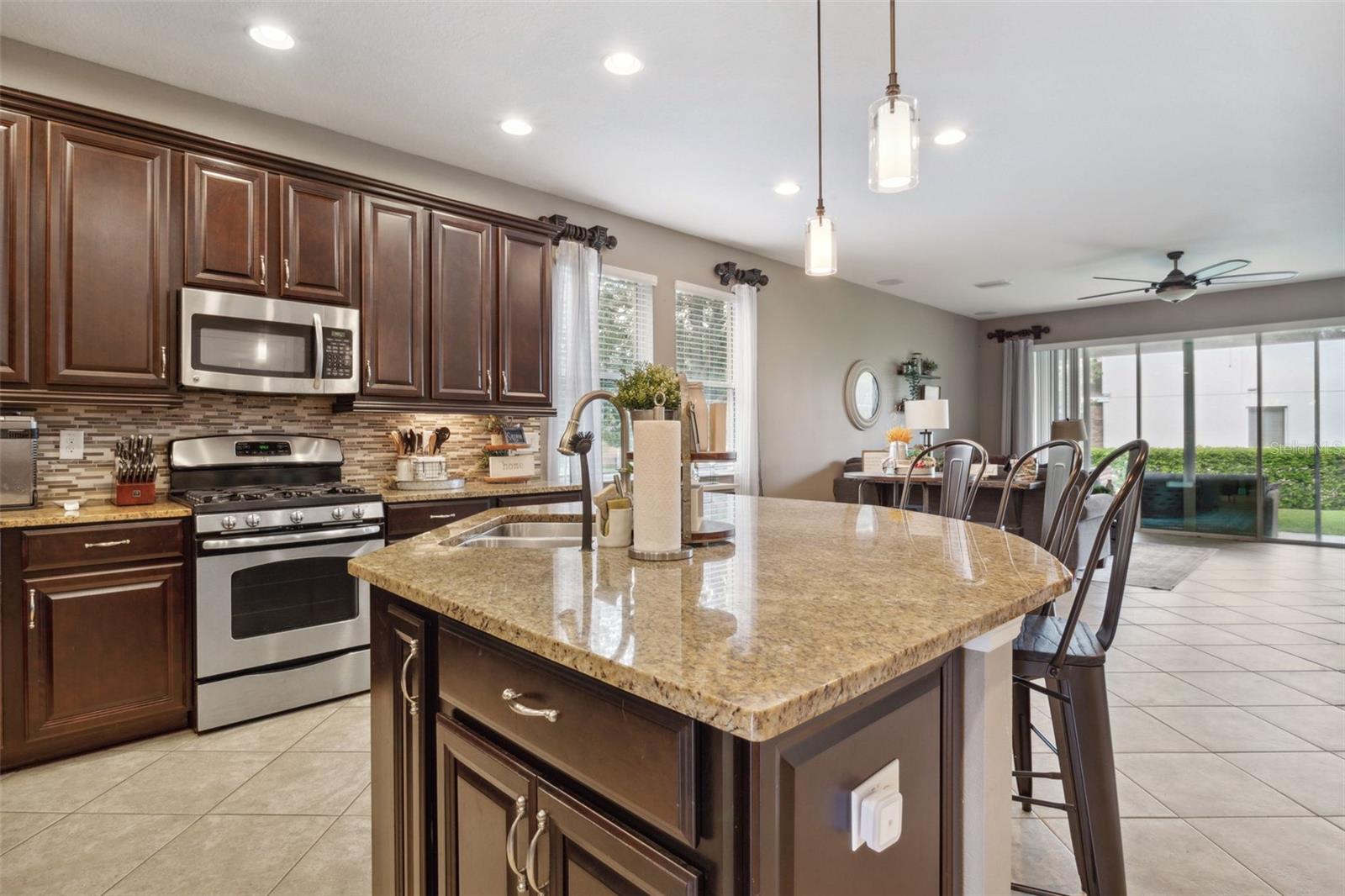 4909 Oakline View Drive, Lithia, Florida 33547, 4 Bedrooms Bedrooms, ,3 BathroomsBathrooms,Residential,For Sale,OAKLINE VIEW,T3455686