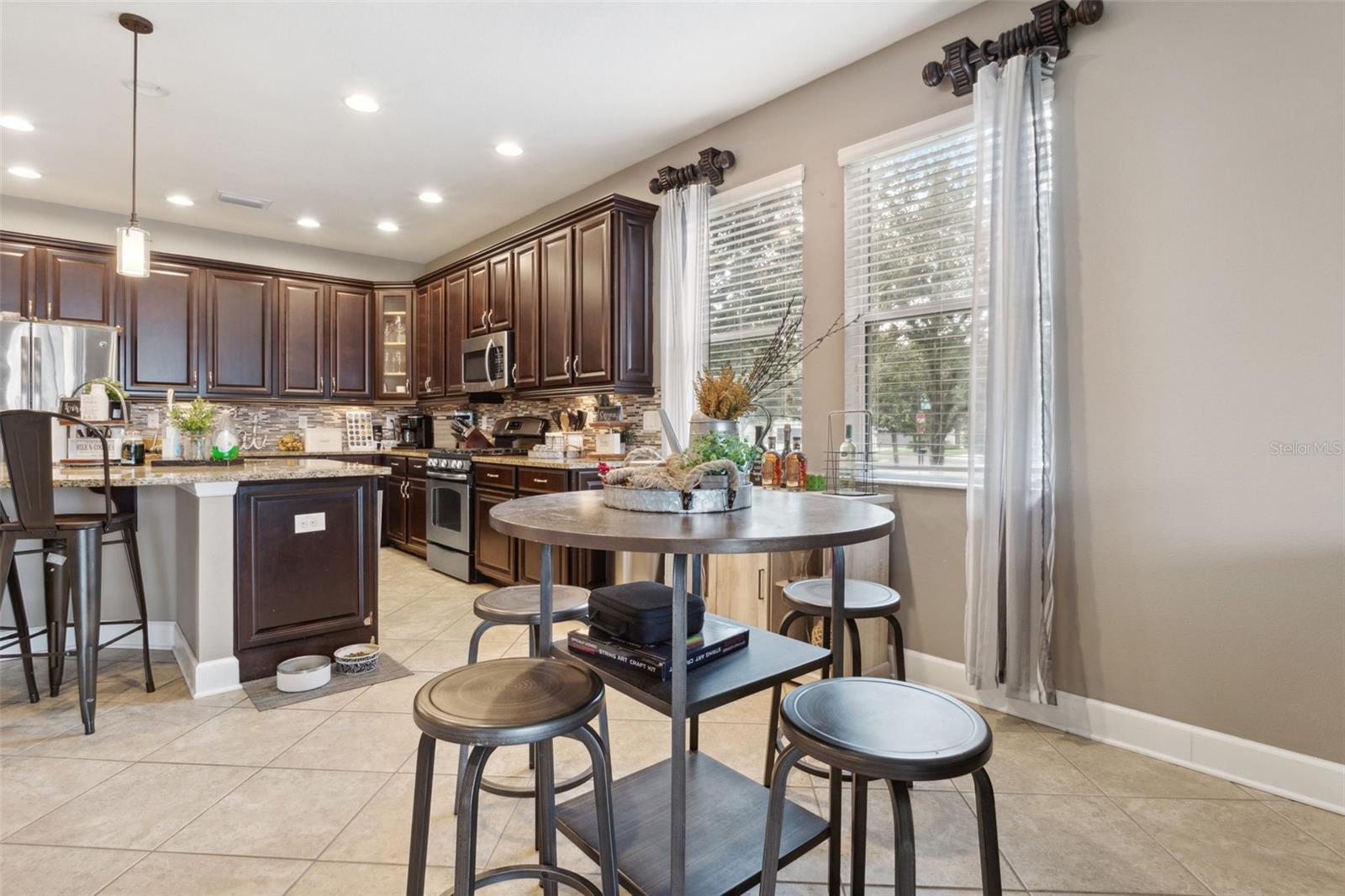 4909 Oakline View Drive, Lithia, Florida 33547, 4 Bedrooms Bedrooms, ,3 BathroomsBathrooms,Residential,For Sale,OAKLINE VIEW,T3455686