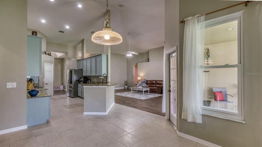 Breakfast nook area, very spacious.