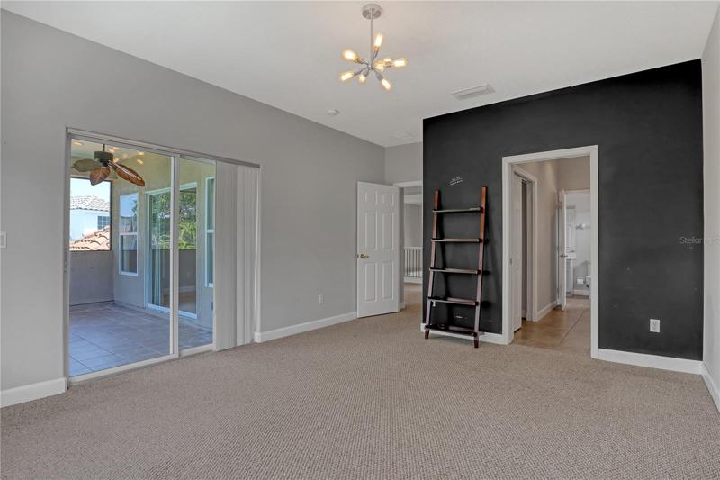 jack/jill badroom 1 with lake view