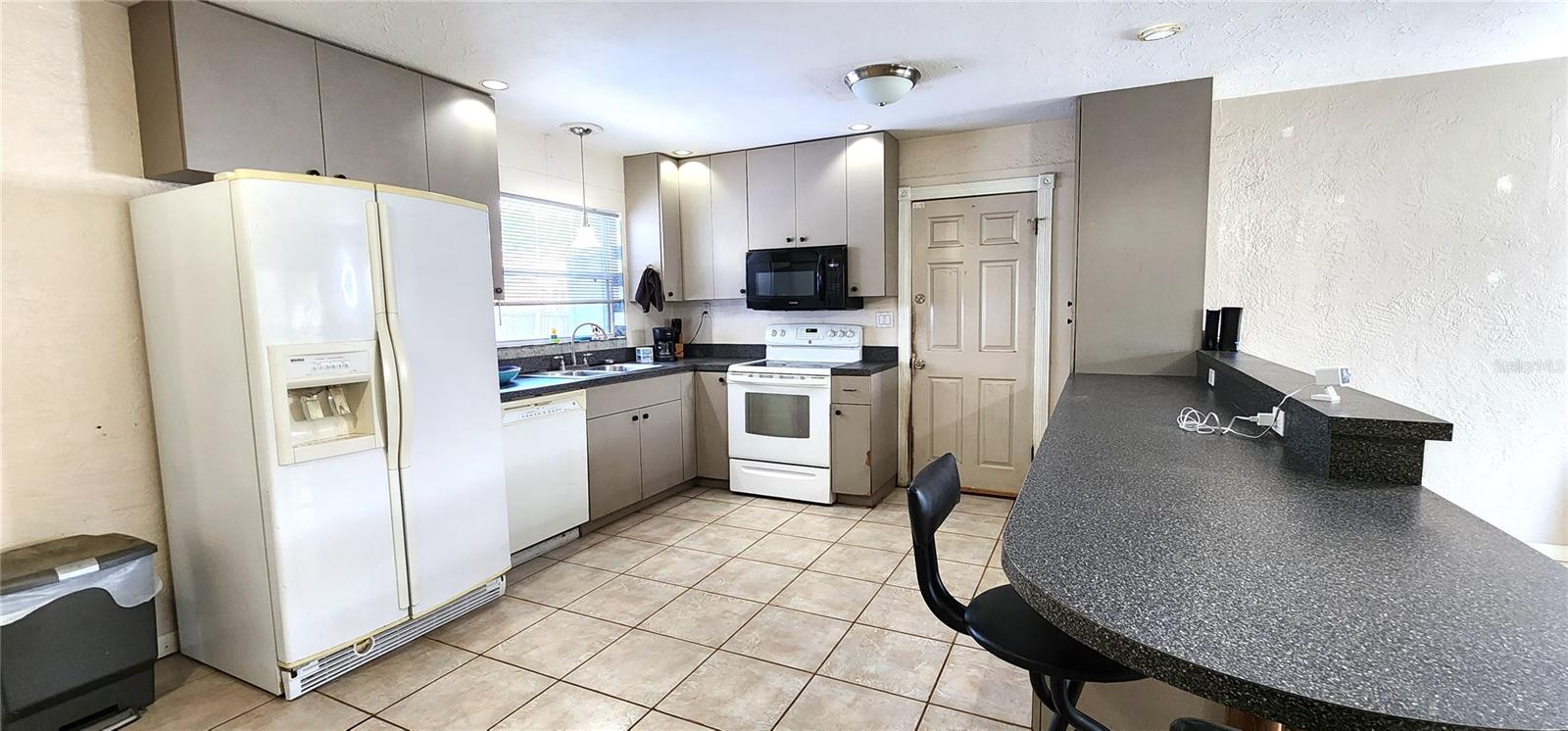 Lots of room in this kitchen for all of those Summer get togethers.