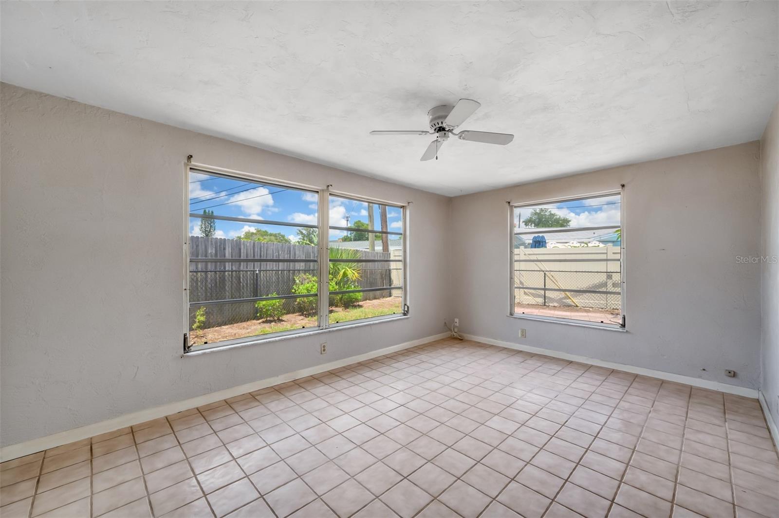 11x15, Light &amp; Bright Florida Room!