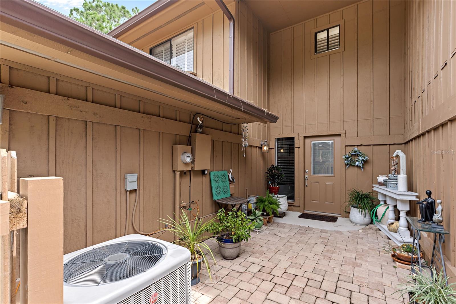 Front patio and entrance