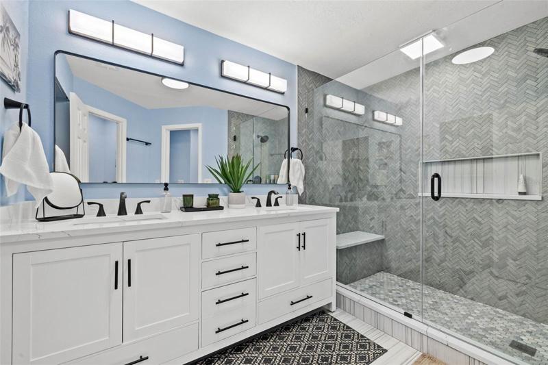 Master ensuite bath