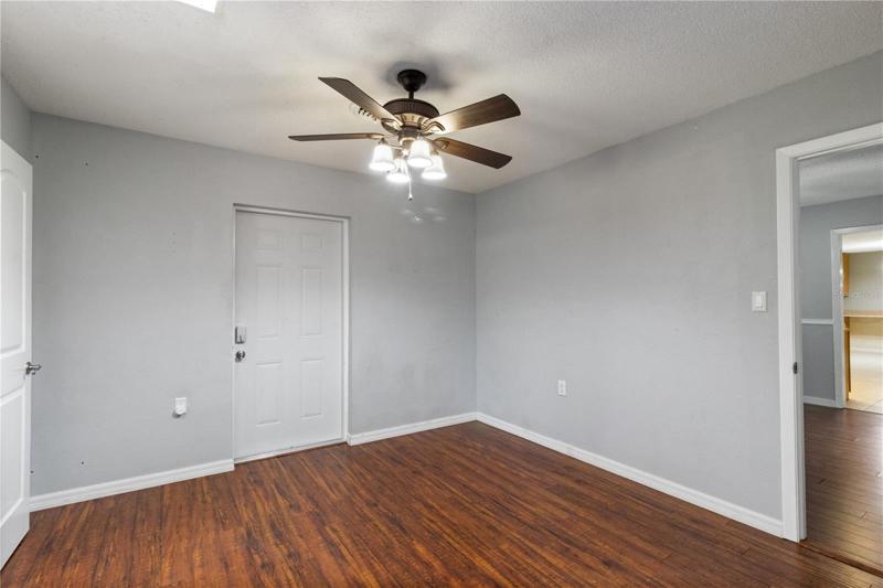 Mini master 4th bedroom with secondary entrance