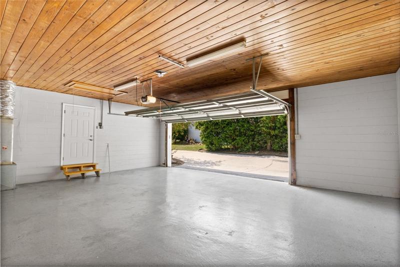 Oversized side load 2+ car garage