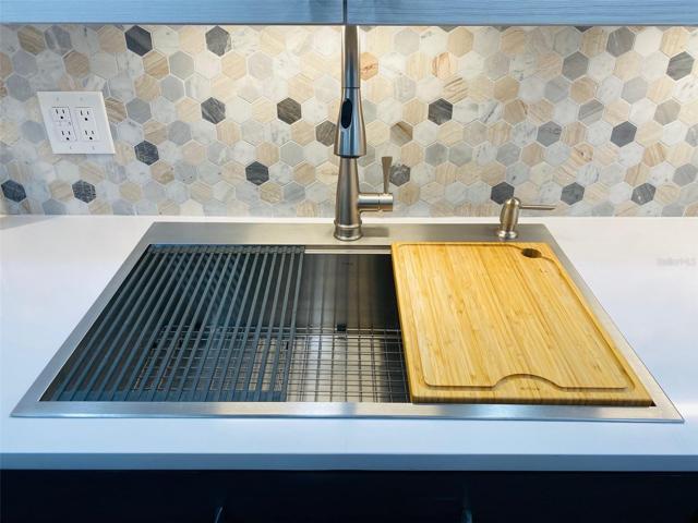 STAINLESS STEEL SINK WORK STATION WITH TOUCHLESS FAUCET