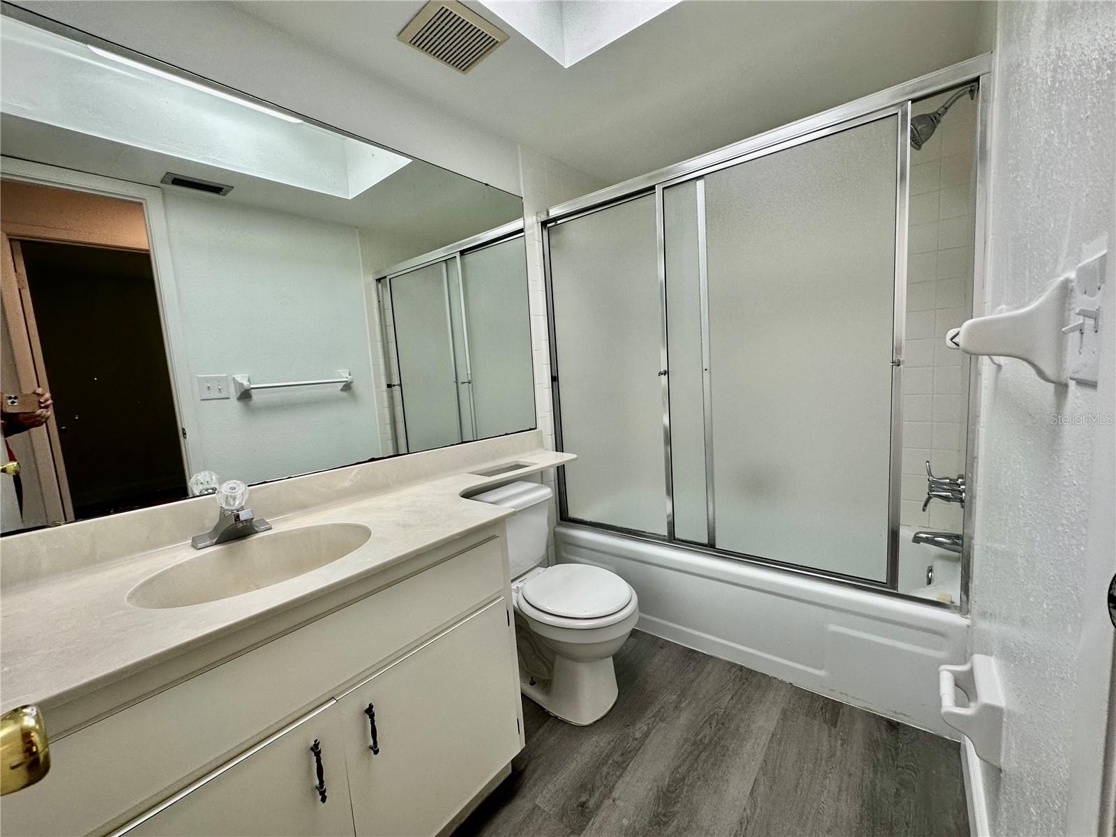 2nd Bathroom