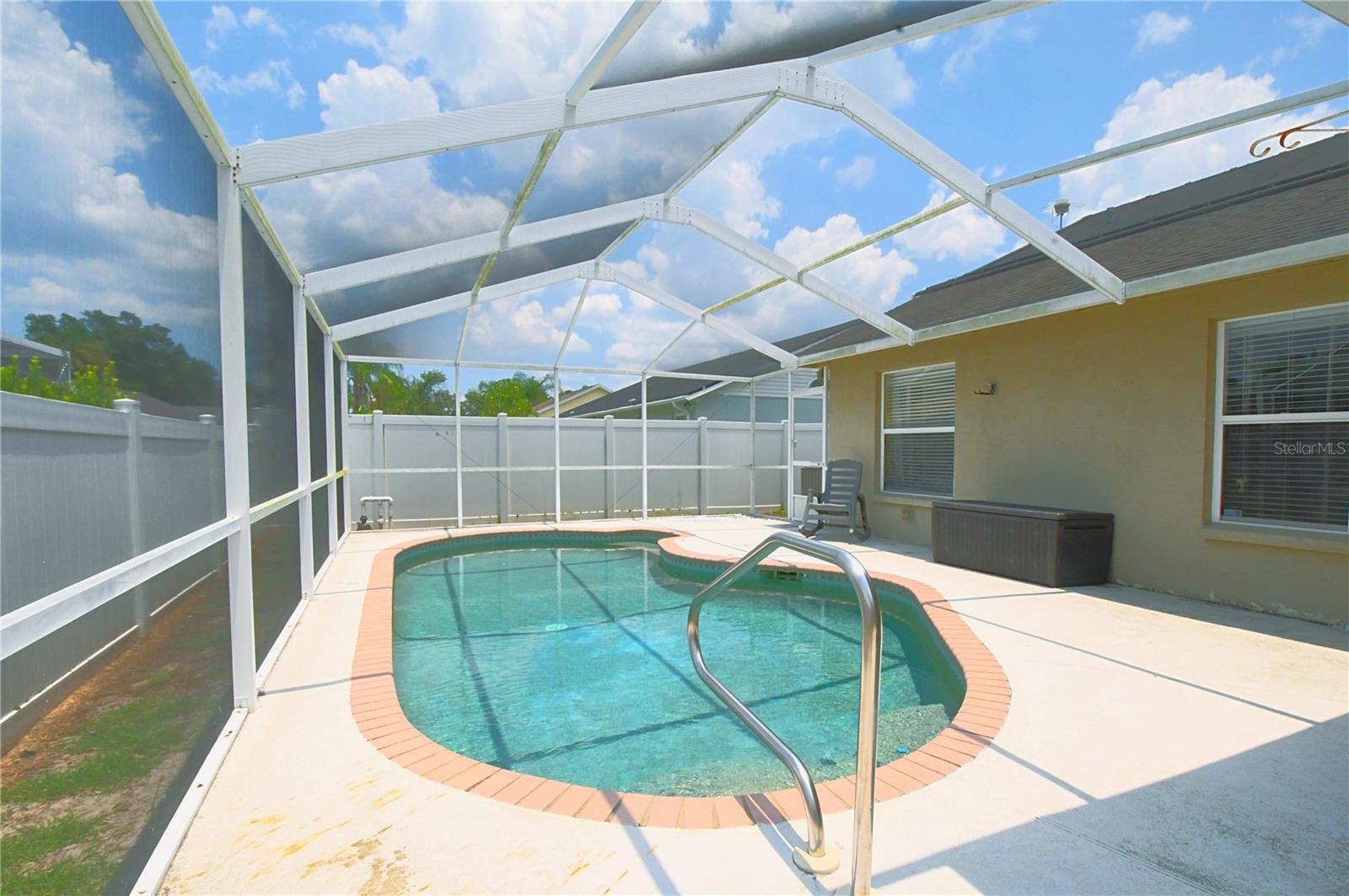 The vinyl fence offers privacy.