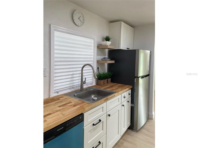 Contemporary sink area