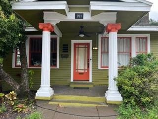911 E Lake Ave
