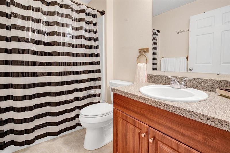 Guest bathroom for  bedroom 2 and 3