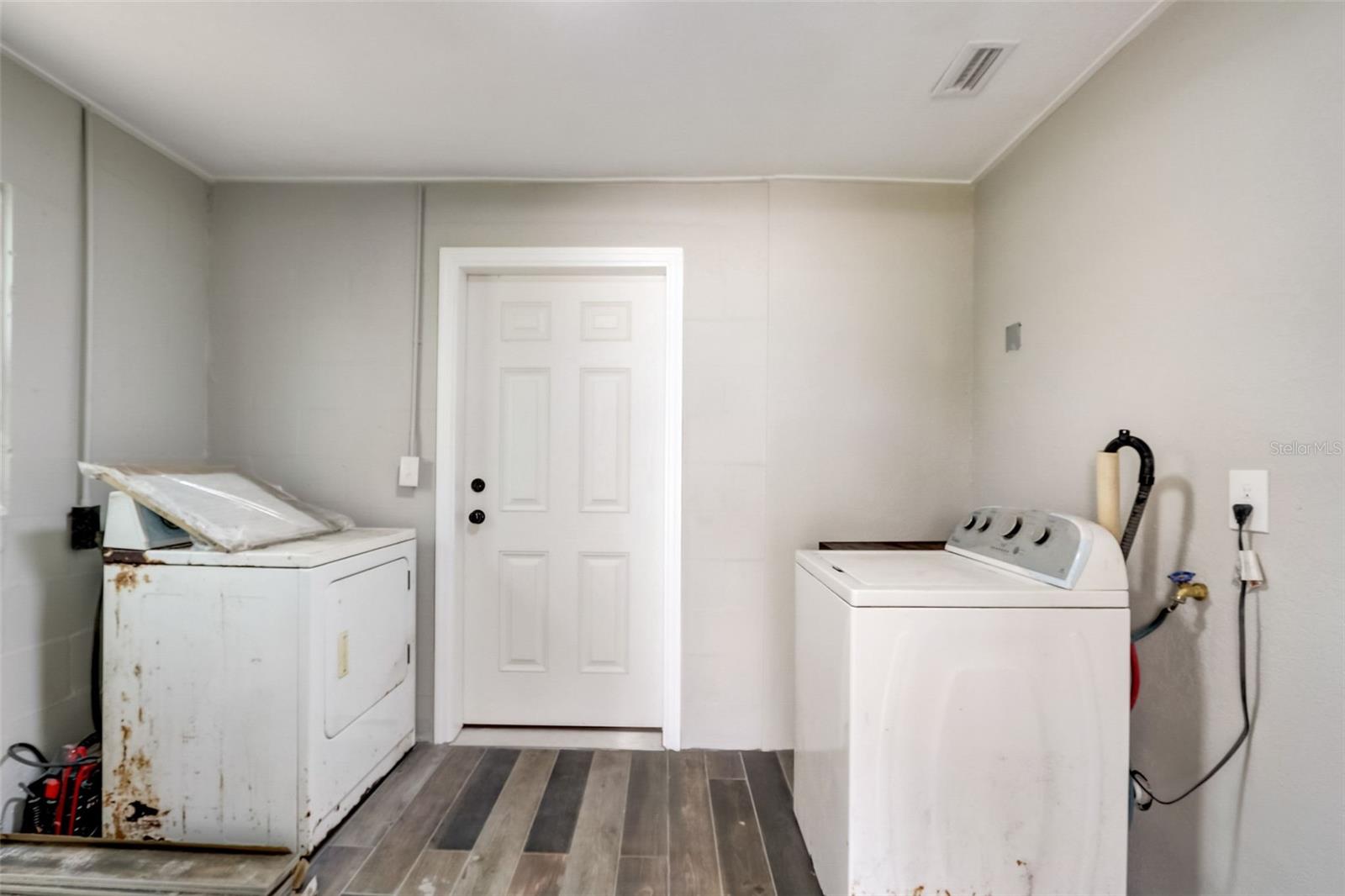 Indoor 10x8 utility room