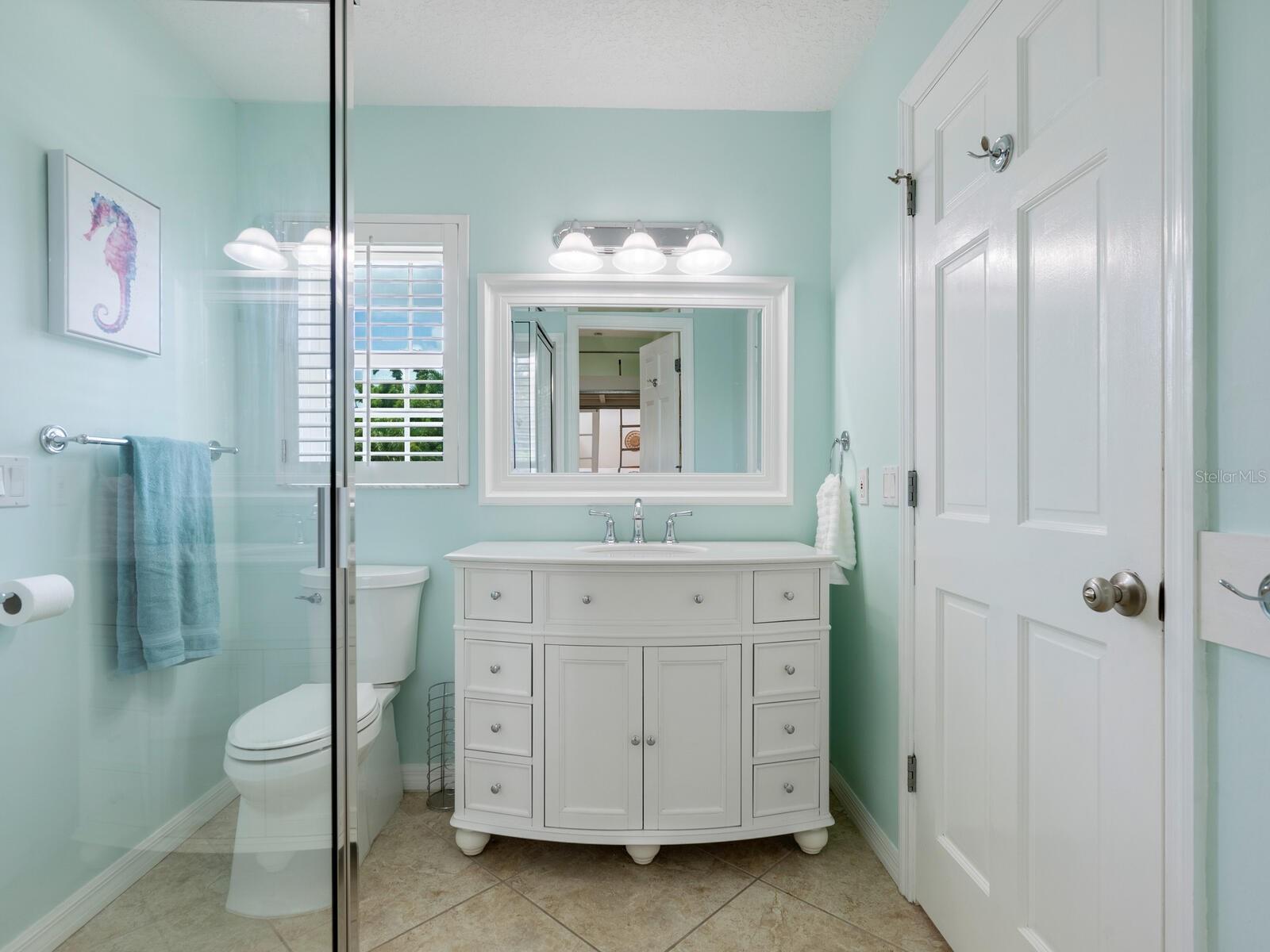 Jack-n-Jill bath between 2nd and 3rd bedrooms