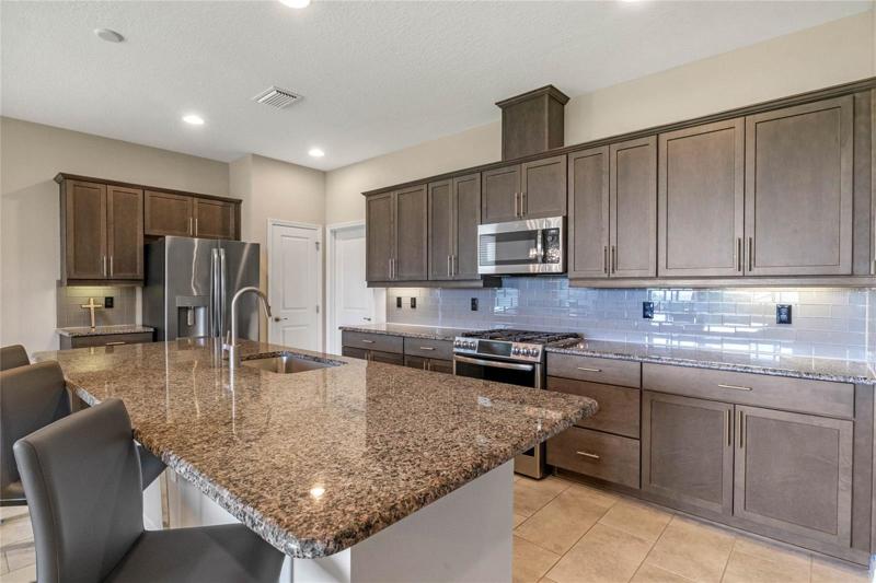 GRAND ISLAND FOR ADDED SEATING CHEF'S DREAM KITCHEN