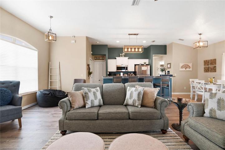 Greatroom, Dining area to left (used as greatroom), Breakfast nook to the right