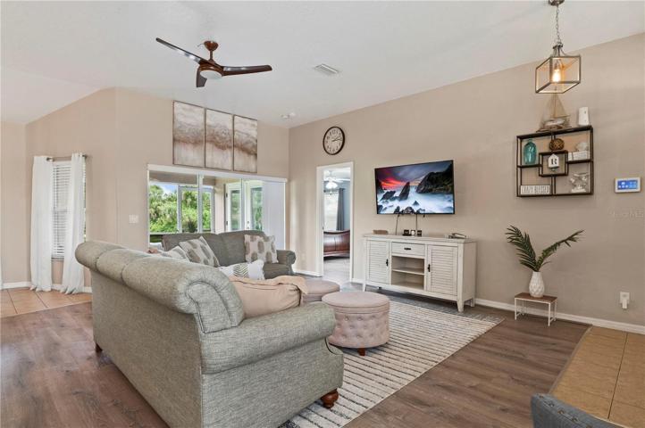 Kitchen Bar to Breakfast Nook