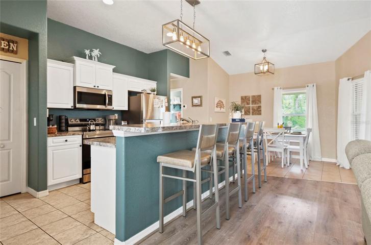 Kitchen Bar to Breakfast Nook