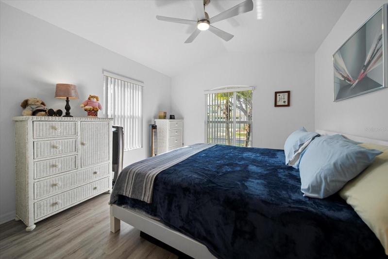 2nd bedroom