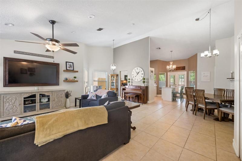 Open family room/dining room concept