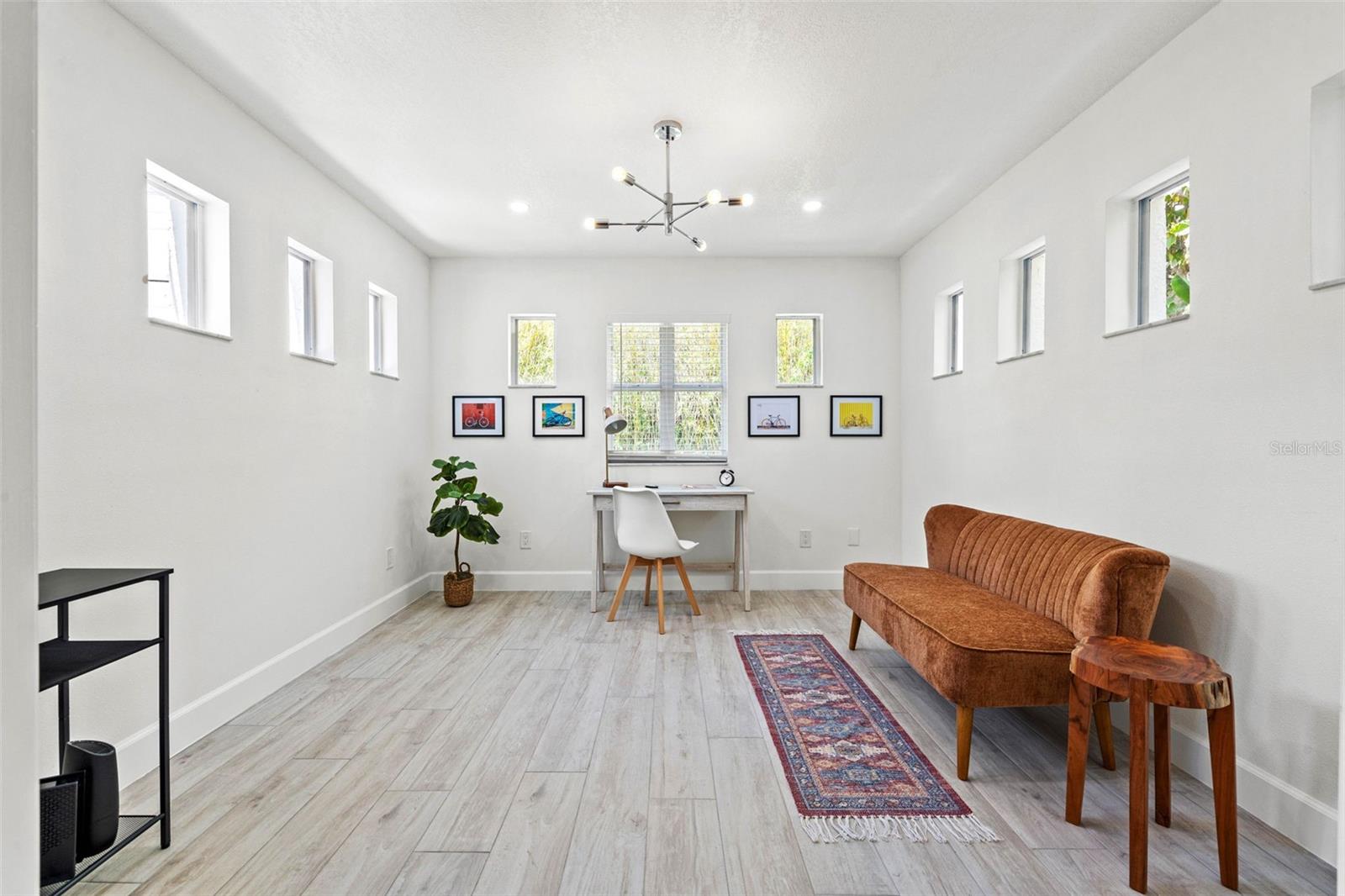 breakfast room/office