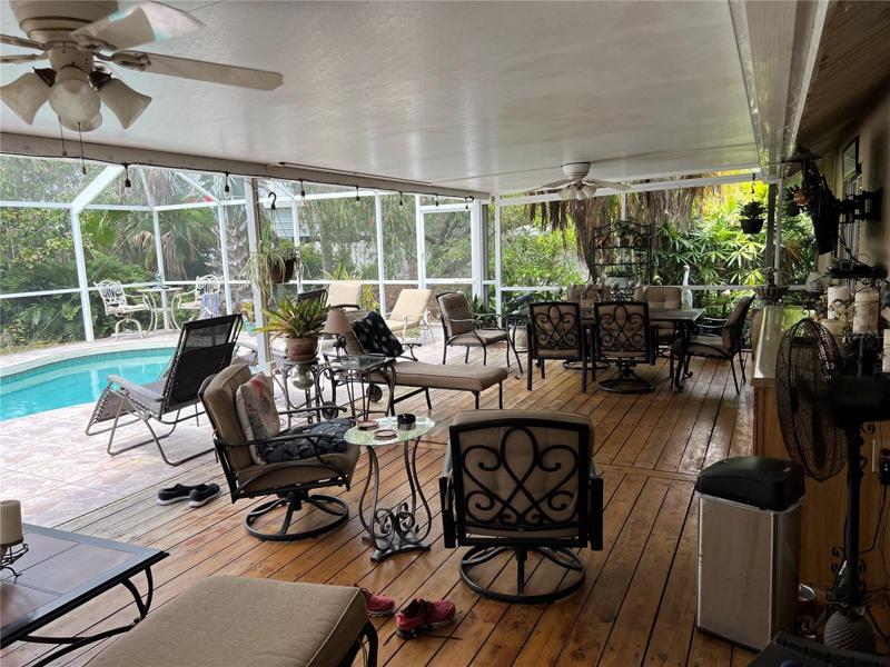 Huge Lanai