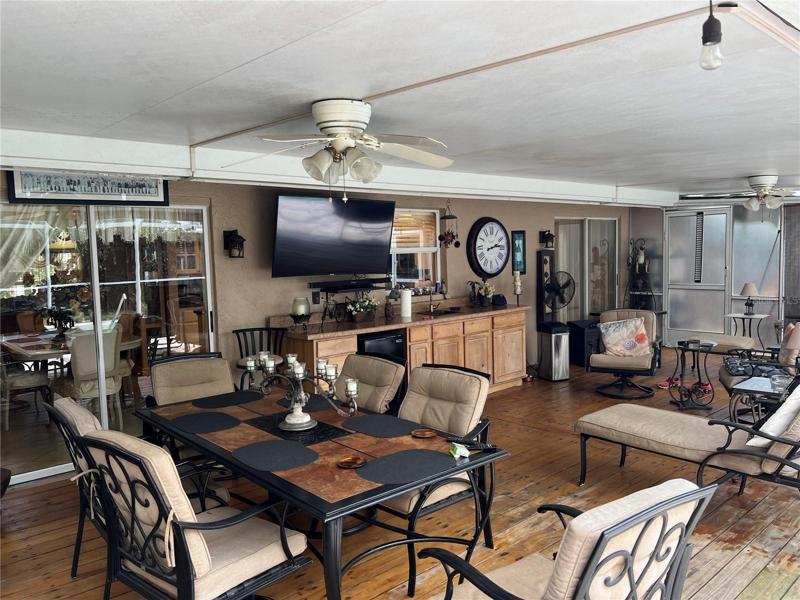 Huge Lanai