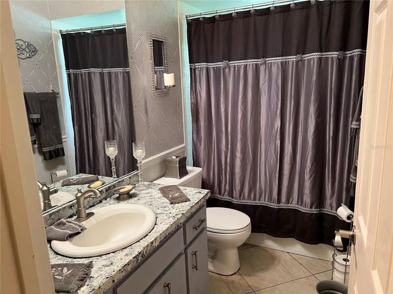 Guest Bath w/Tub