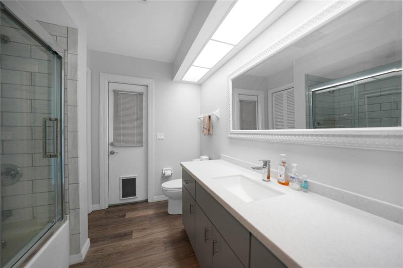 Guest bath with pool access