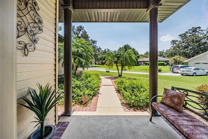 Covered front entry on a Culdesac Lot!