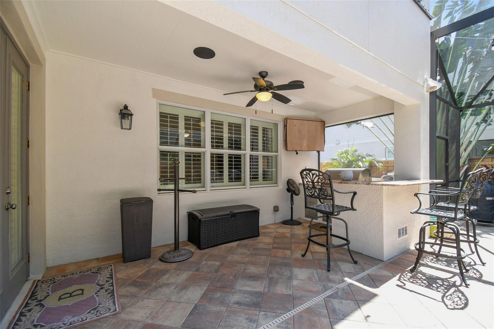 Outdoor Covered Patio w/ Kitchen (Gas Grill)