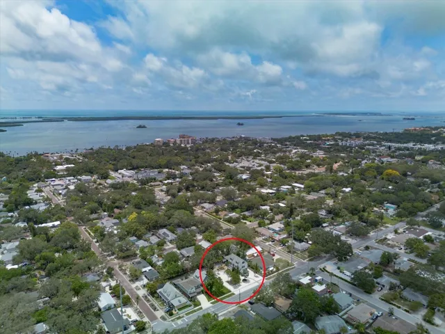 Mintues to historic downtown Dunedin and the Gulf of Mexico
