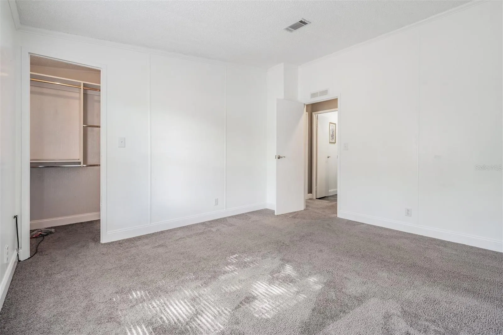 Bedroom 2 with walk in cl.oset and organizers