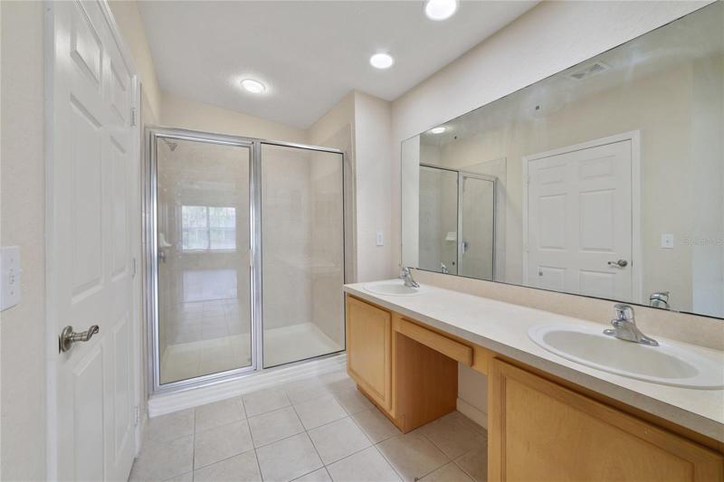 PRIMARY EN-SUITE BATH.