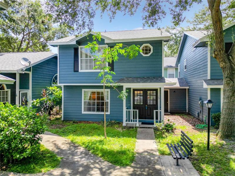 Welcome to the MOST SPACIOUS, WELL KEPT HOME in the MOST CONVENIENT LOCATION in ORLANDO!!!