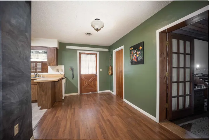 Spacious front entrance with access to the kitchen and living area